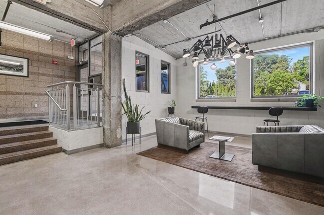 Building Photo - 315 2nd St