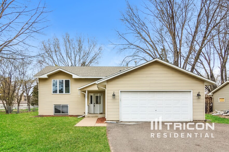 Primary Photo - 2067 Dotte Dr