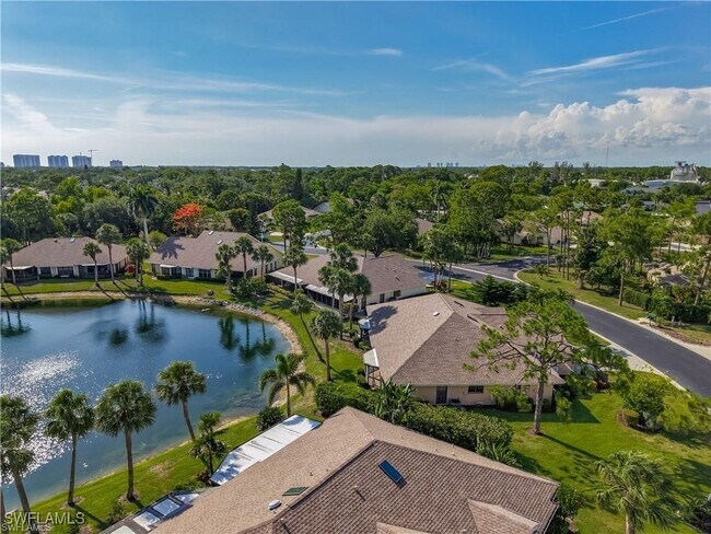 Building Photo - 1342 Park Lake Dr