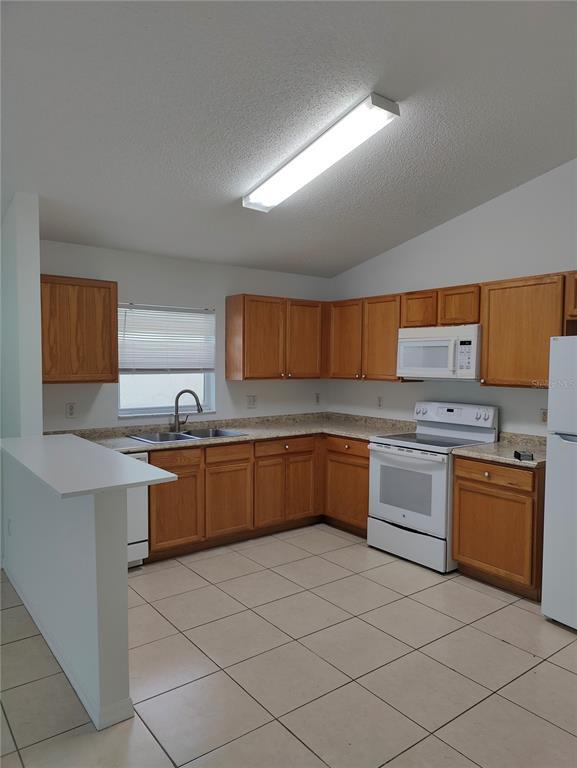 Building Photo - 844 Bloomingdale Dr