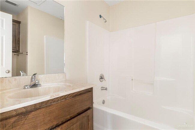 Building Photo - 13 Lacywood