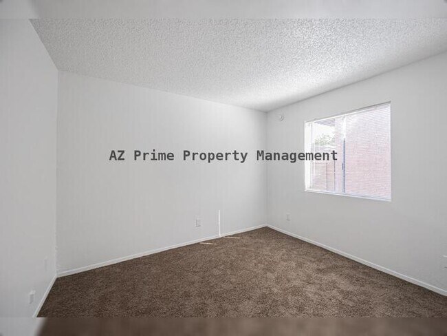 Building Photo - 900 S Hacienda Dr