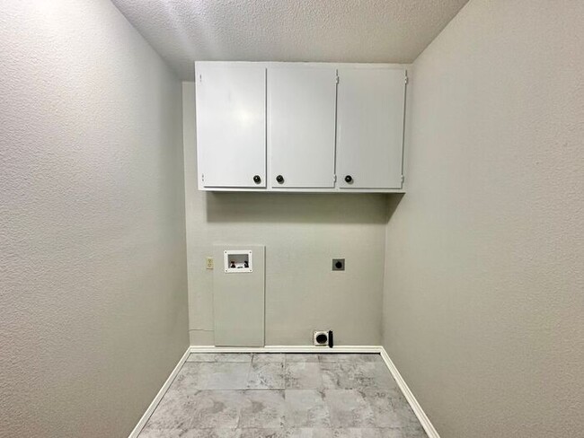 Building Photo - Beautiful 4 Bedroom 2 Bathroom home in Tyler!