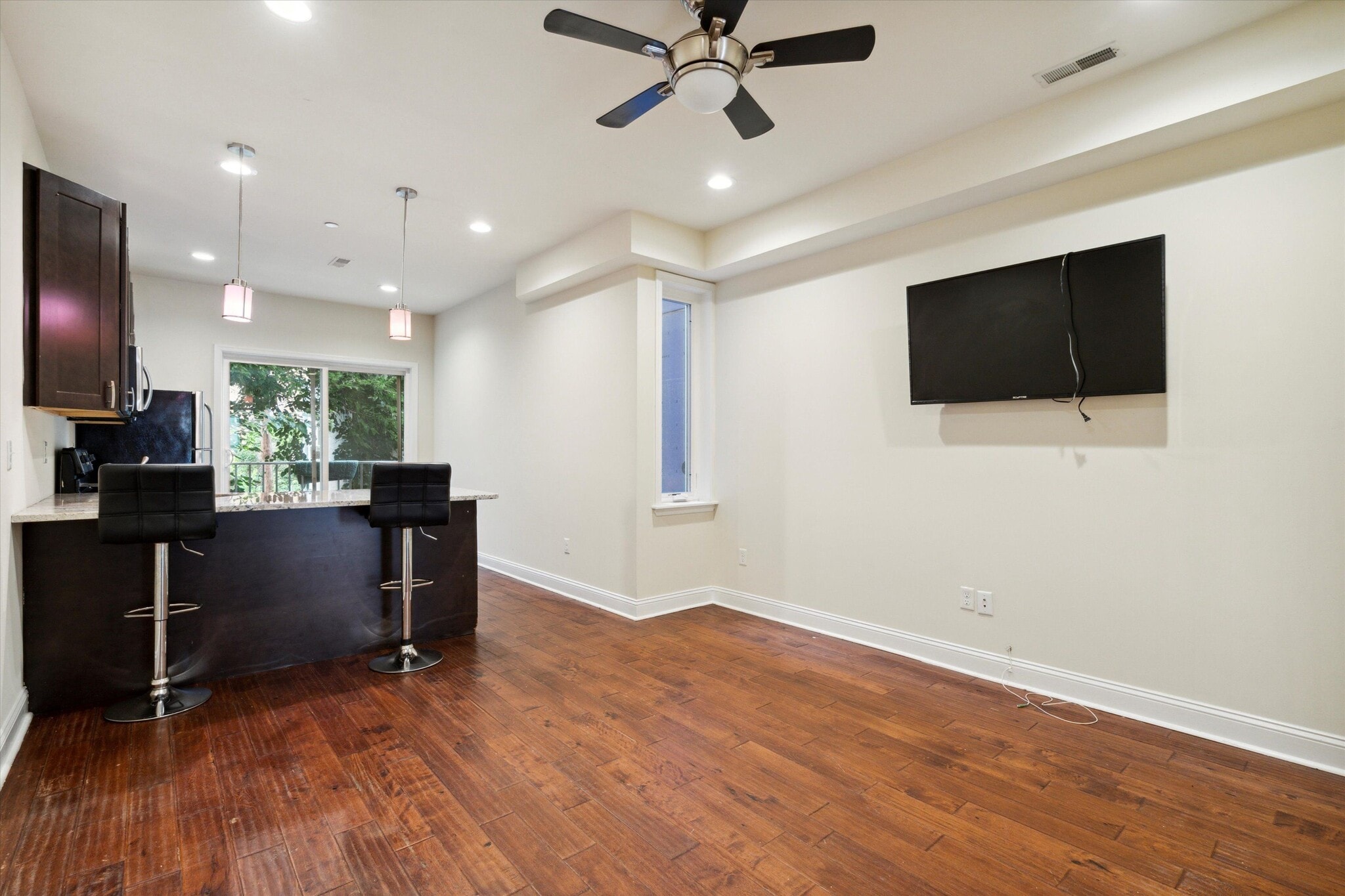 Building Photo - 1521 W Seybert St