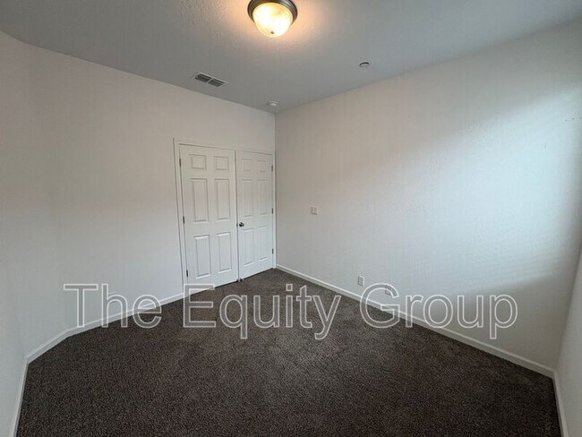 Building Photo - 1336 W Porter Ave