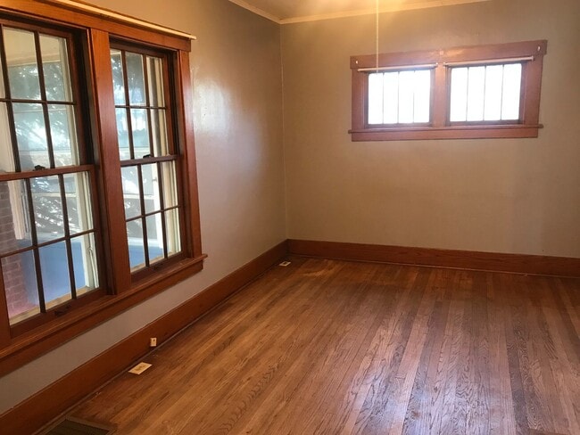 Building Photo - Cute 2 bedroom house $895