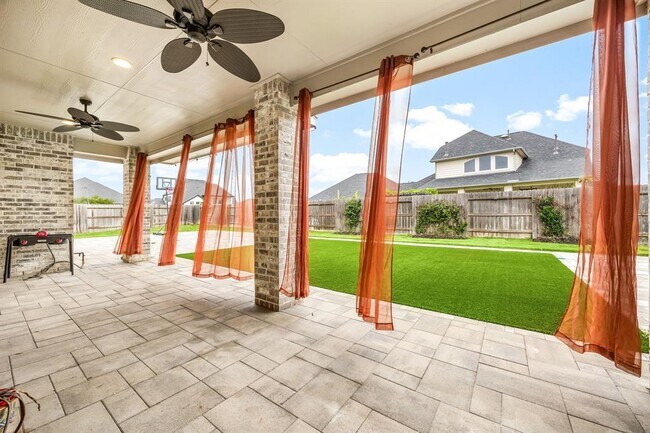 Building Photo - 28946 Parker Ridge Dr