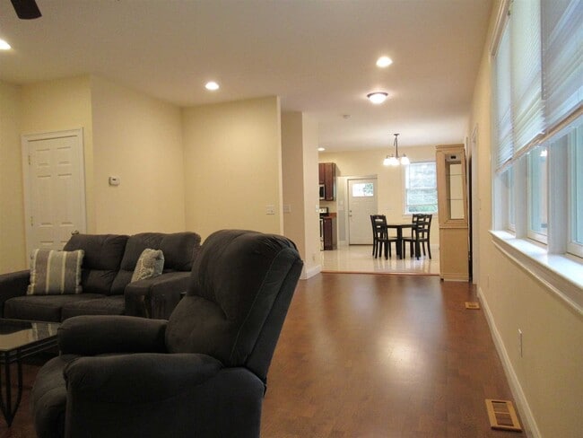 Building Photo - 101 Bundy Hill Rd