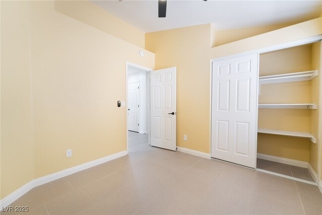 Building Photo - 9216 Sun Rose Ave