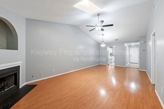 Building Photo - 133 Single Tree Ln