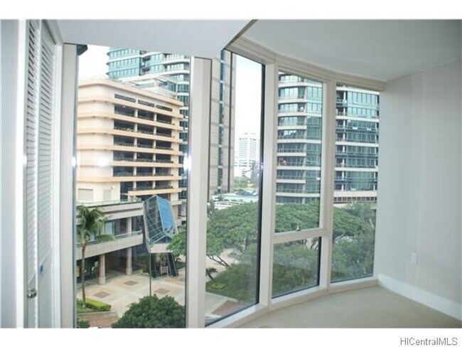 Building Photo - Allure Waikiki - 2 bedroom, 2 bath with 1 ...