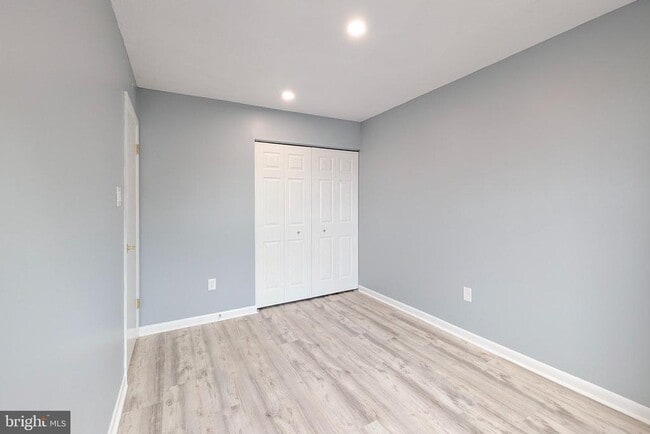 Building Photo - 517 Gloucester Ct