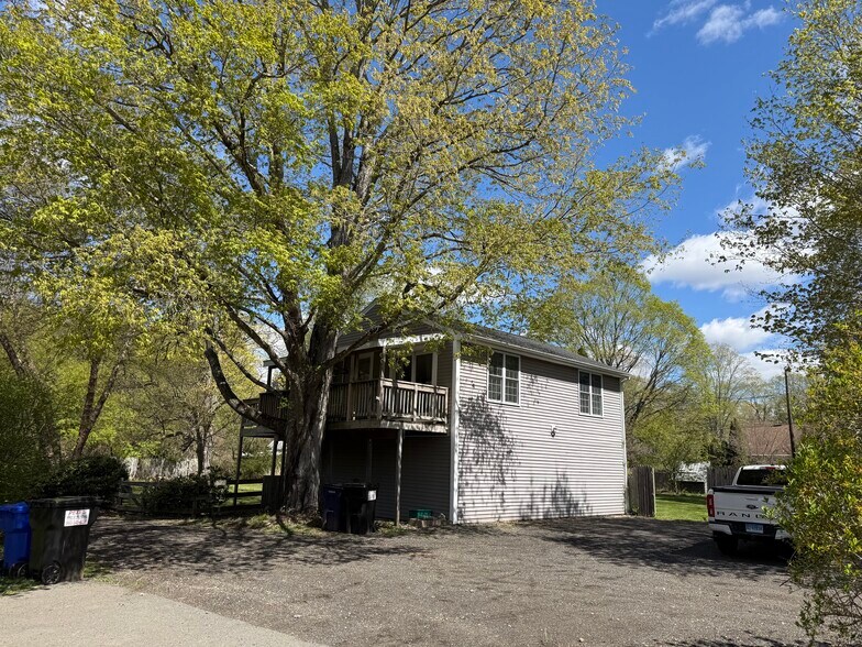 Building Photo - 6 Bridge Ln