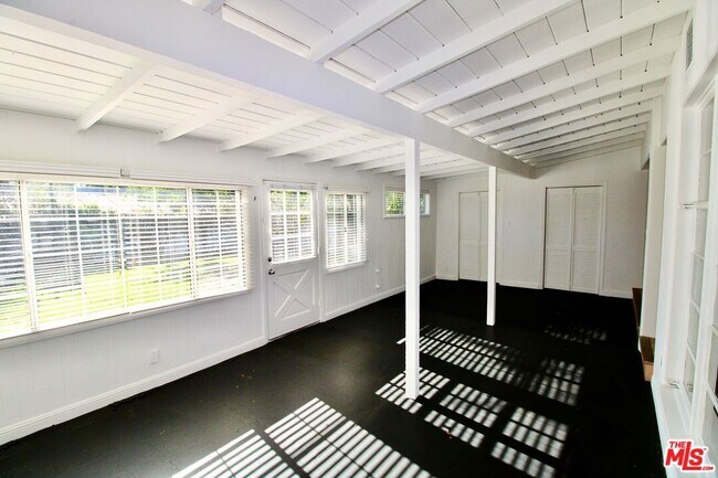 Building Photo - 5415 Coldwater Canyon Ave