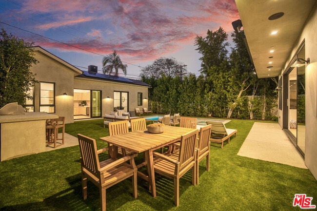 Building Photo - 4433 Kraft Ave