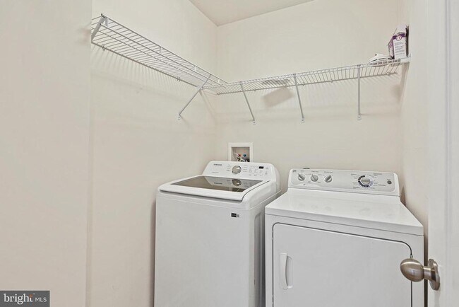 Building Photo - 23216 Scholl Manor Way