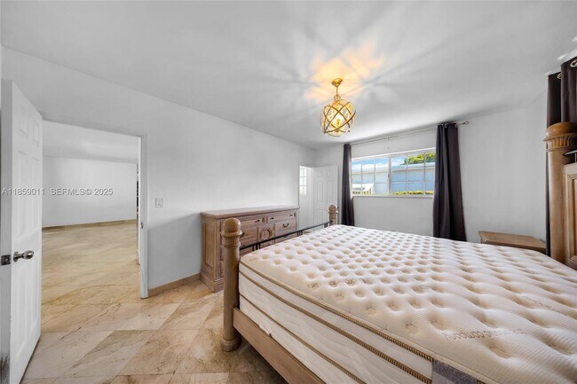 Building Photo - 1700 N Treasure Dr