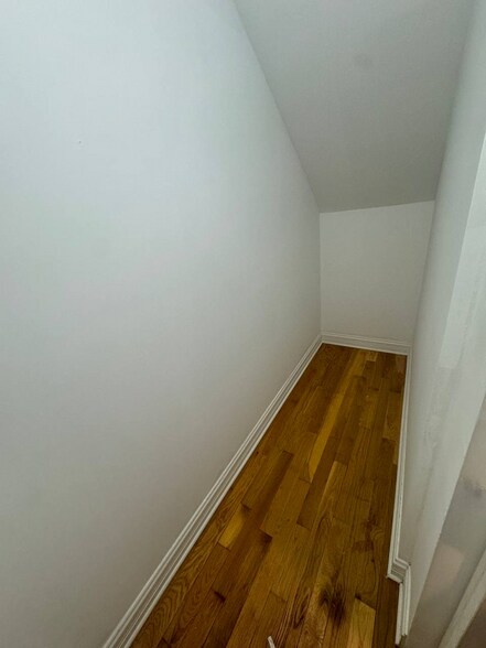 Building Photo - 6229 N Richmond St