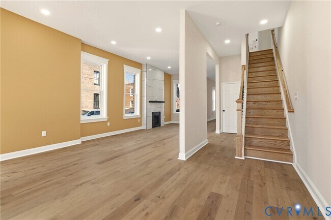 Building Photo - 316 W Clay St