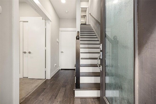 Building Photo - 707 Schwartz St