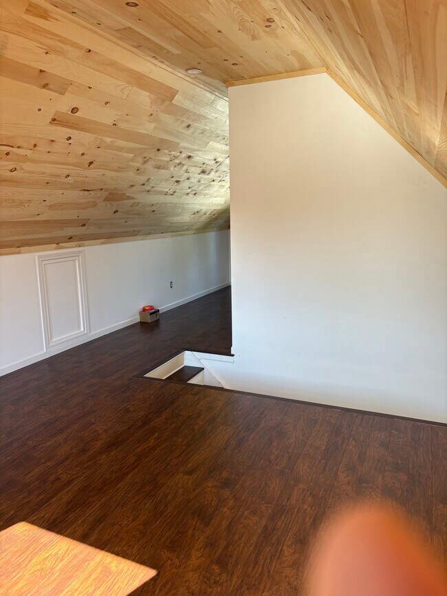 Building Photo - 8406 Leroy St