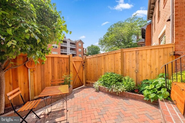 Building Photo - 535 Colecroft Ct