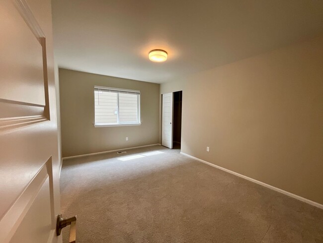 Building Photo - Beautiful and Modern 4-Bedroom Home with S...