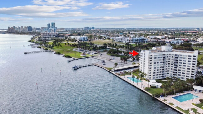 Building Photo - 2600 N Flagler Dr