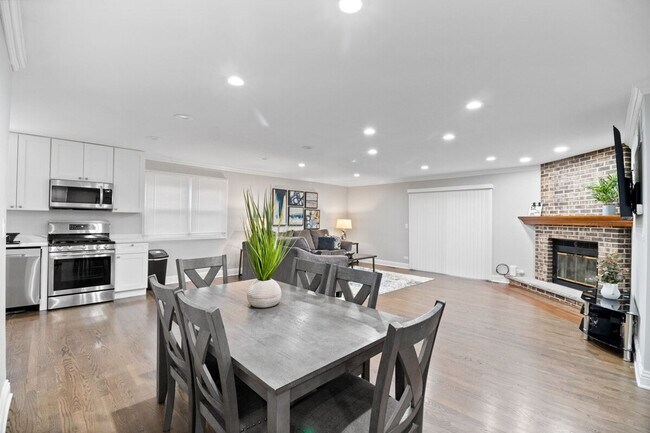 Building Photo - 1071 Johnston Dr