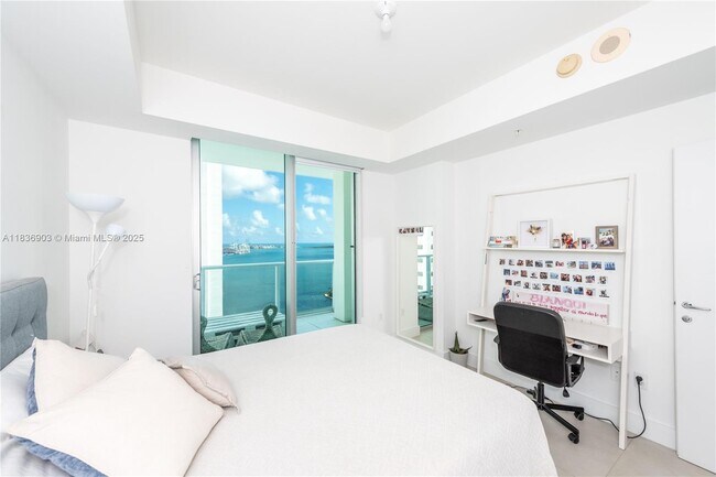 Building Photo - 300 S Biscayne Blvd