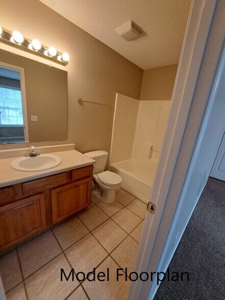 Building Photo - 1830-A N Ridge Dr