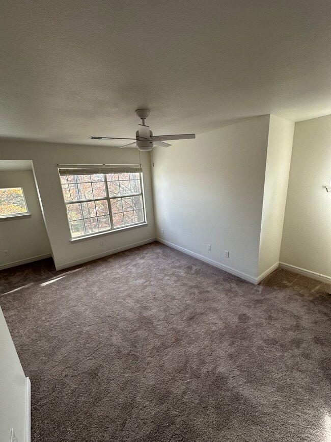 Building Photo - 3127 N Kensington Ct