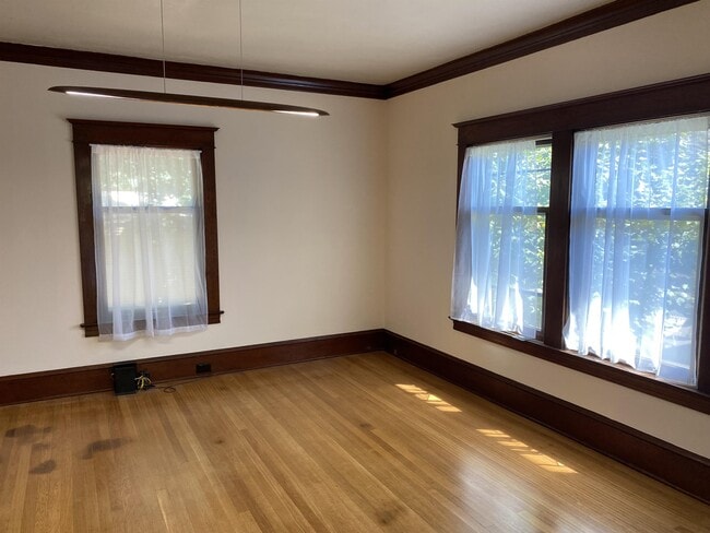 Building Photo - 1614 SE 22nd Ave