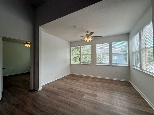 Building Photo - Bright and updated 3-bedroom, 2-bath condo