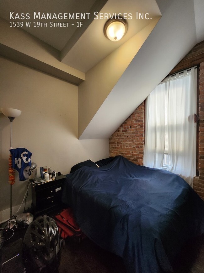 Building Photo - 1539 W 19th St
