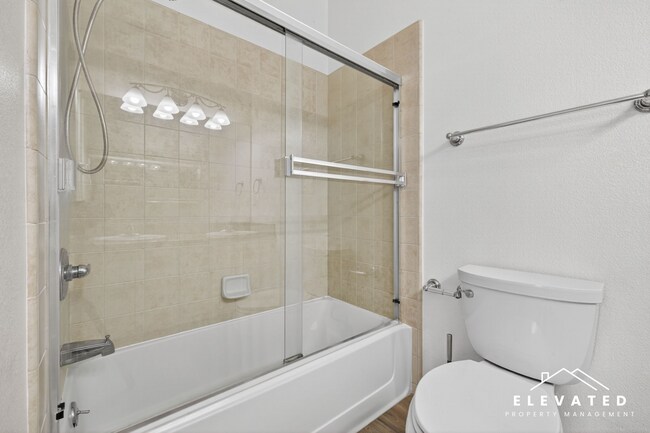 Building Photo - 905 Doubles Dr