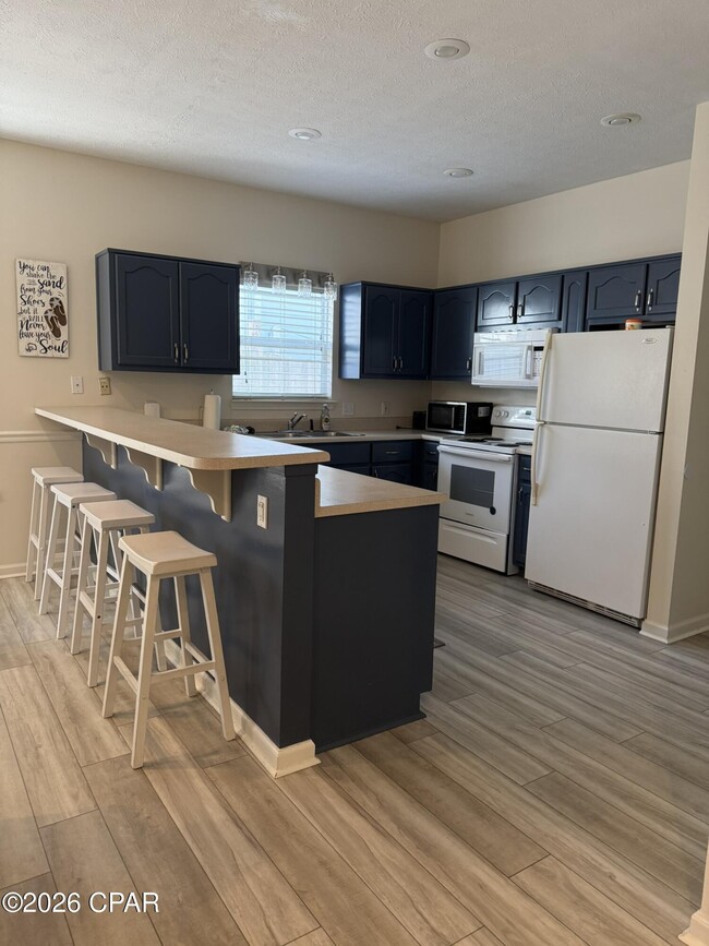 Building Photo - 7908 Sunset Ave