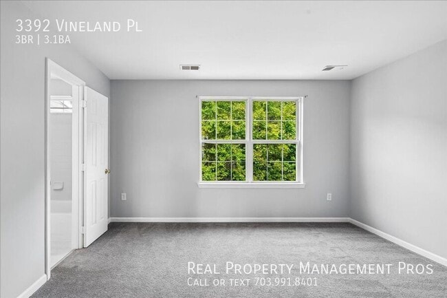 Building Photo - 3392 Vineland Pl