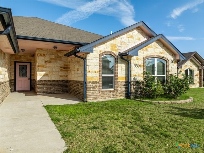 Building Photo - 5301 Primavera Ln