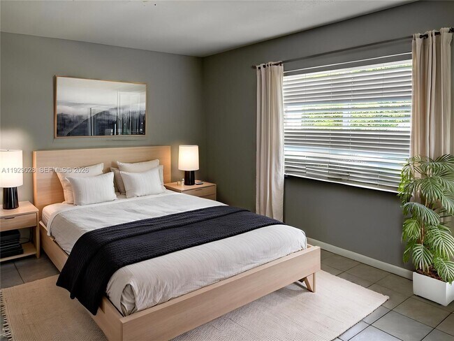 Building Photo - 335 SW 20th St