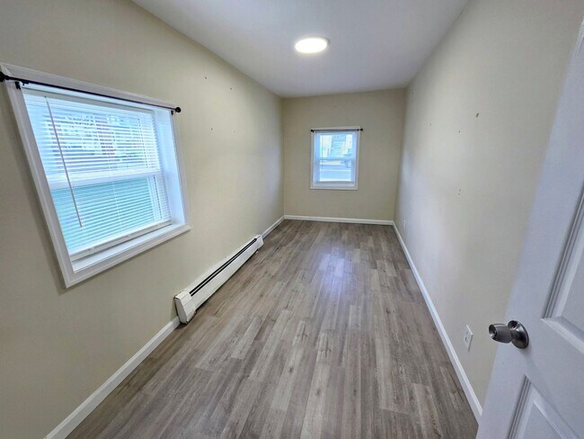 Building Photo - 2111 N 1st Ave