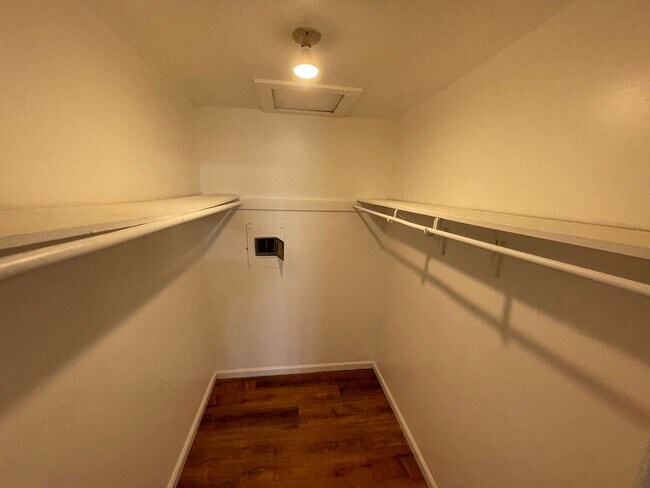Building Photo - 3 br, 2 bath House - 2612 N Ann Arbor Ave....