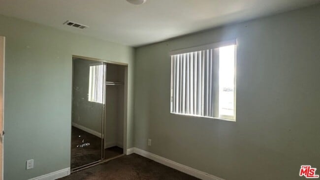 Building Photo - 1161 E 40th Pl