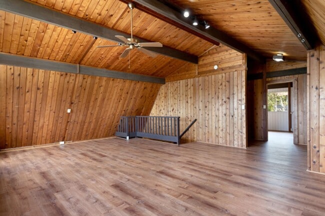 Building Photo - 64-660 Puu Olu Place