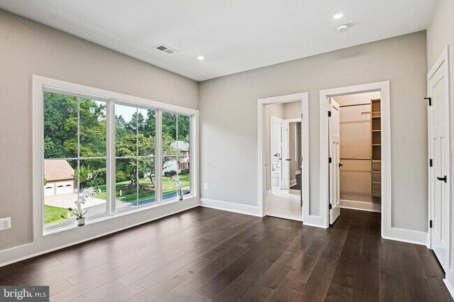 Building Photo - 9615 Locust Hill Dr
