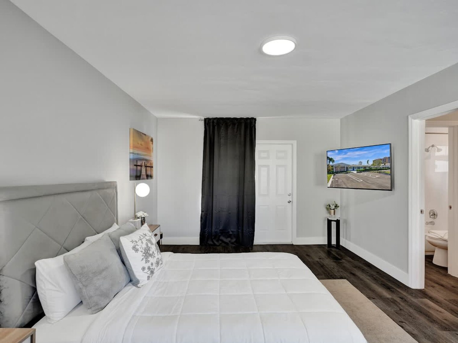 Building Photo - 3204 NE 9th St