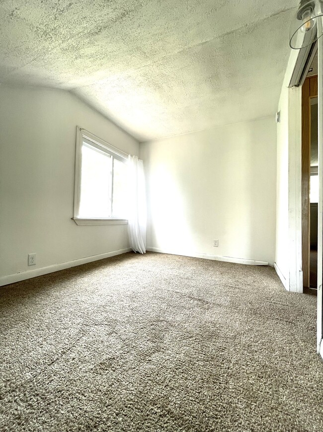 bedroom2 - 164 Helen St