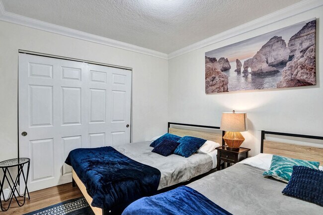 Building Photo - 5415 Harrison St