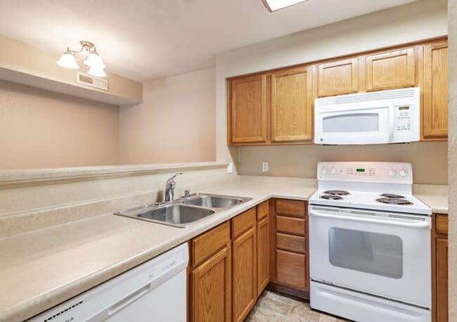 Building Photo - Spacious 1 Bedroom Condo for Rent in Villa...