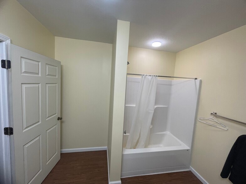 Building Photo - 1909 Greenbush St